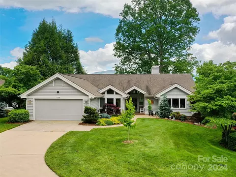 138 Oakcrest Ln, Waynesville, NC 28786