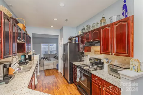 Kitchen - 9559 Glenashley Dr, Cornelius, NC 28031 photo 4 of 4