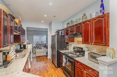 Kitchen - 9559 Glenashley Dr, Cornelius, NC 28031 photo 2 of 4