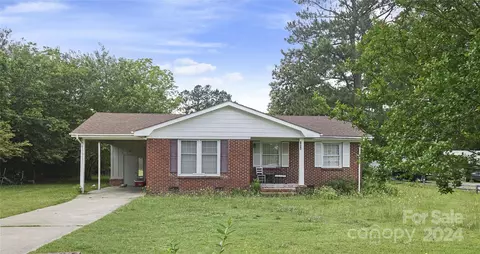 1434 Flag St, Hartsville, SC 29550