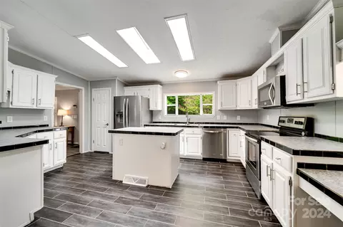 Kitchen - 324 E Cope Creek Rd, Sylva, NC 28779 photo 3 of 4