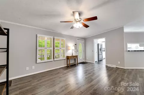 Living - 324 E Cope Creek Rd, Sylva, NC 28779 photo 2 of 5