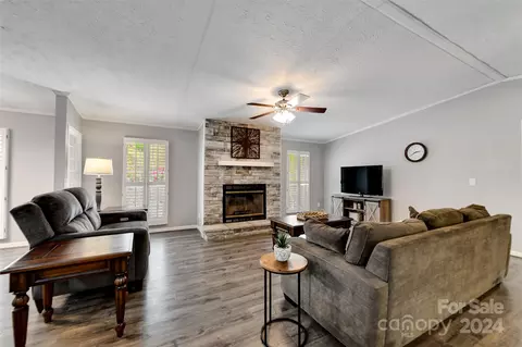 Living - 324 E Cope Creek Rd, Sylva, NC 28779 photo 4 of 5