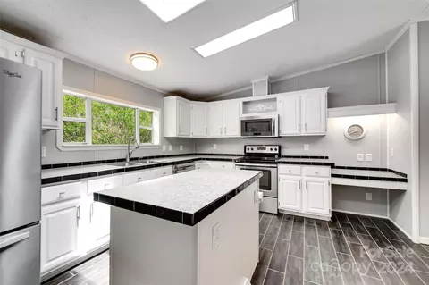 Kitchen - 324 E Cope Creek Rd, Sylva, NC 28779 photo 2 of 4