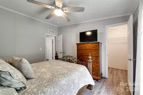 Bedroom - 324 E Cope Creek Rd, Sylva, NC 28779 photo 4 of 5