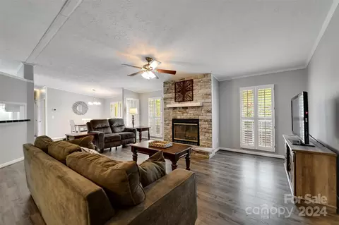 Living - 324 E Cope Creek Rd, Sylva, NC 28779 photo 3 of 5
