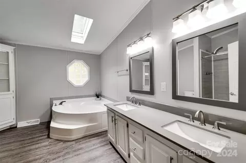 Bath - 324 E Cope Creek Rd, Sylva, NC 28779 photo 1 of 3