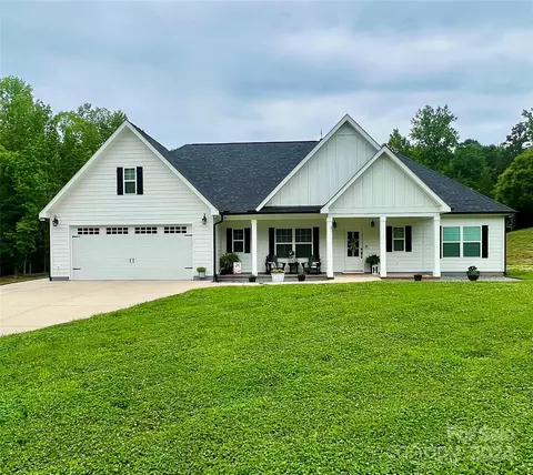 1208 Capps Rd, Bessemer City, NC 28016