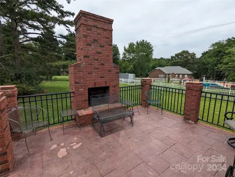 Exterior - 5916 Meadowmere Dr, Monroe, NC 28110 photo 3 of 4