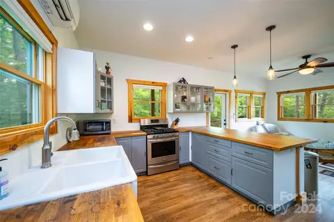 Kitchen - 252 Glory View Ln, Marshall, NC 28753 photo 3 of 3