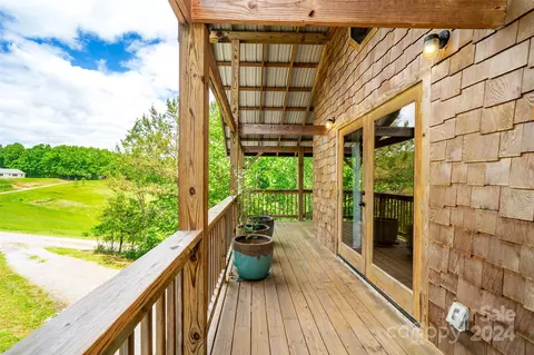 Exterior - 252 Glory View Ln, Marshall, NC 28753 photo 7 of 10