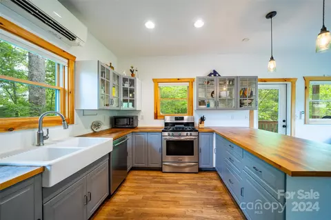 Kitchen - 252 Glory View Ln, Marshall, NC 28753 photo 2 of 3
