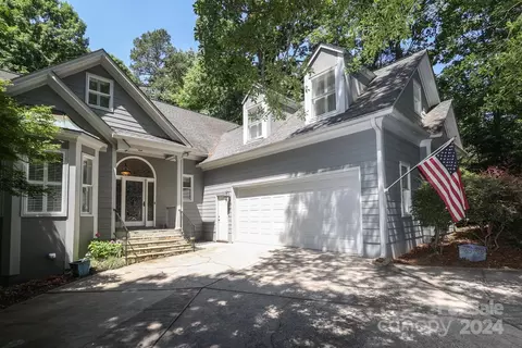 8 Oakwood Ln, Lake Wylie, SC 29710
