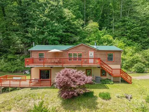 375 Dahlia Ln, Waynesville, NC 28785