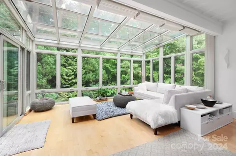 99 Skyview Dr, Asheville, NC 28804