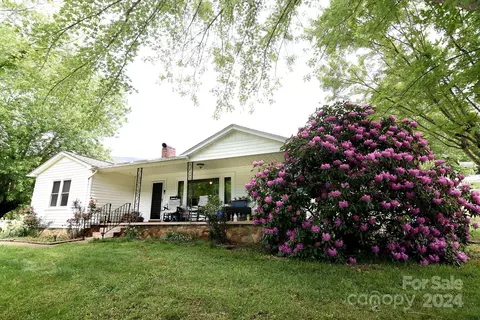 22 Curtis Dr, Waynesville, NC 28786