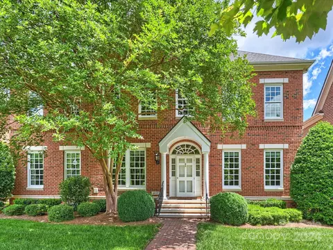 4837 Cambridge Crescent Dr, Charlotte, NC 28226