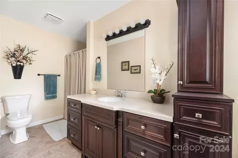 Bath - 583 Crestside Se Dr SE, Concord, NC 28025 photo 1 of 3