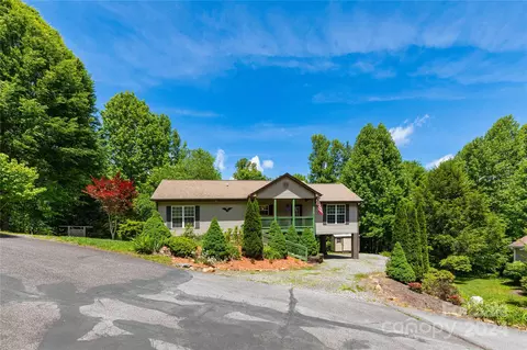 41 Down Hemlock Ln, Whittier, NC 28789