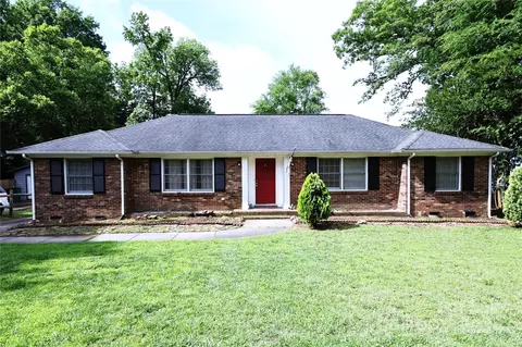 7820 Meadowdale Ln, Charlotte, NC 28212