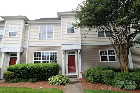 2483 Loch Stone Dr, Gastonia, NC 28054