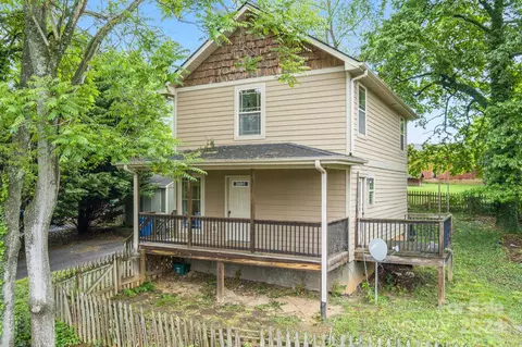 11 Annie St, Asheville, NC 28806