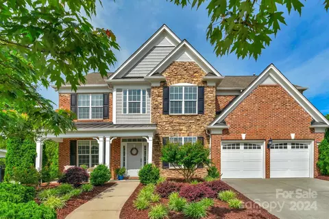 9902 Silverling Dr, Waxhaw, NC 28173