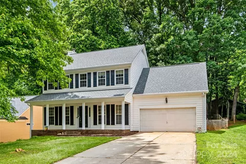 6121 Carriage Oaks Dr, Charlotte, NC 28262