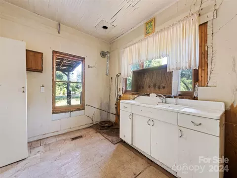 Kitchen - 10910 Archer Rd, Davidson, NC 28036 photo 3 of 3