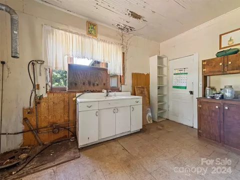 Kitchen - 10910 Archer Rd, Davidson, NC 28036 photo 2 of 3