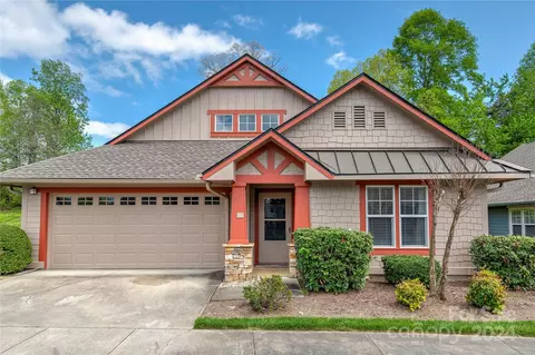 34 Gray Wolf Ln, Hendersonville, NC 28792