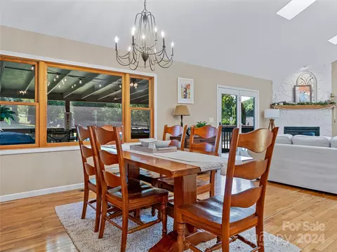 Dining - 633 Johnson Dr, Canton, NC 28716 photo 2 of 3