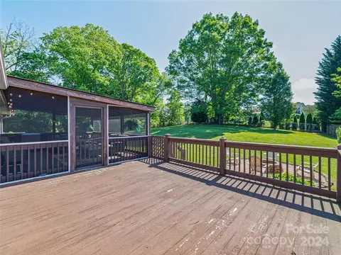 Exterior - 633 Johnson Dr, Canton, NC 28716 photo 4 of 7