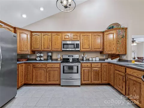 Kitchen - 633 Johnson Dr, Canton, NC 28716 photo 3 of 4