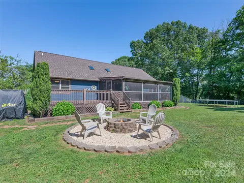 Exterior - 633 Johnson Dr, Canton, NC 28716 photo 5 of 7