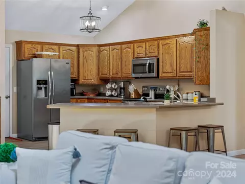 Kitchen - 633 Johnson Dr, Canton, NC 28716 photo 2 of 4