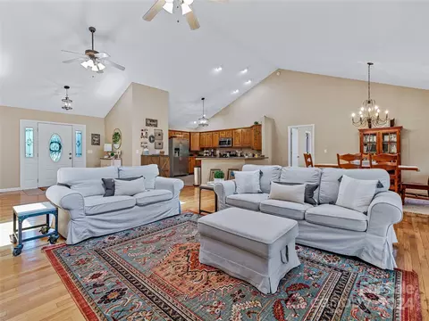 Living - 633 Johnson Dr, Canton, NC 28716 photo 4 of 6