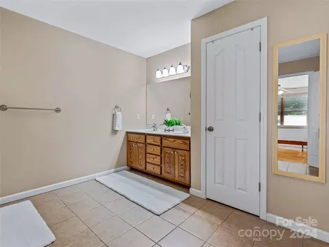 Bath - 633 Johnson Dr, Canton, NC 28716 photo 1 of 3