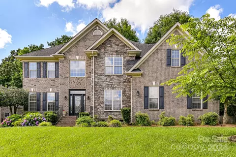225 Limerick Dr, Matthews, NC 28104
