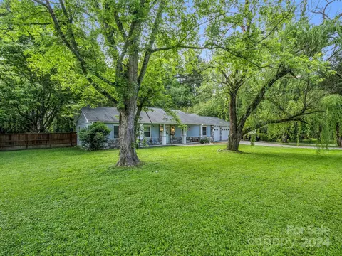 82 E Chippendale Dr, Mills River, NC 28759