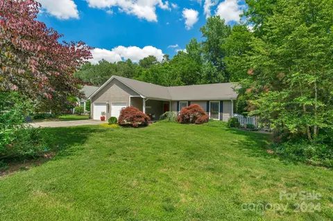 6840 Long Needles Dr, Charlotte, NC 28277