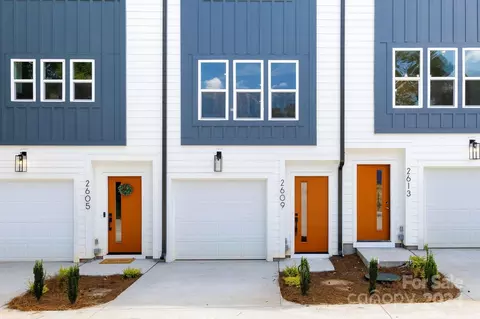 2609 Dr Carver Rd, Charlotte, NC 28208