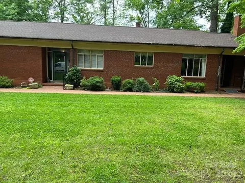 731 N Oakwood Dr, Statesville, NC 28677