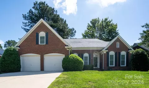 230 Walnut Point Dr, Matthews, NC 28105