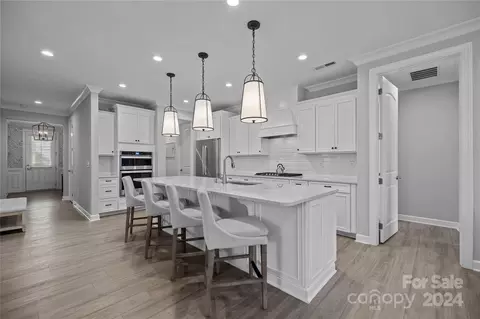 578 Lincoln Quarters Ln, Tega Cay, SC 29708