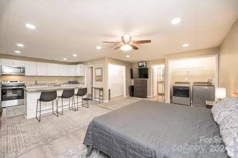 Bedroom - 3351 Overbrook Dr, Conover, NC 28613 photo 4 of 5