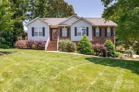3351 Overbrook Dr, Conover, NC 28613