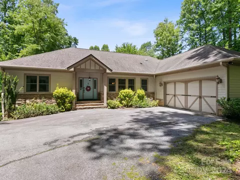 104 Mount Hebron Rd, Hendersonville, NC 28739