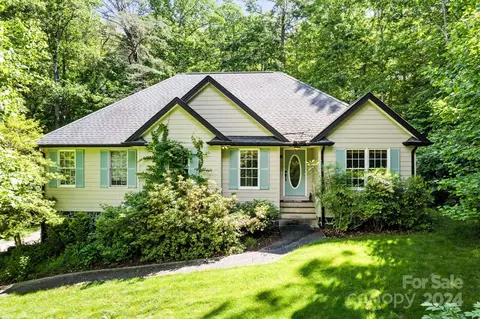 140 Hillside Dr, Swannanoa, NC 28778