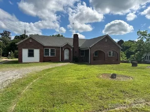 393 S Pea Ridge Rd, Mooresboro, NC 28114